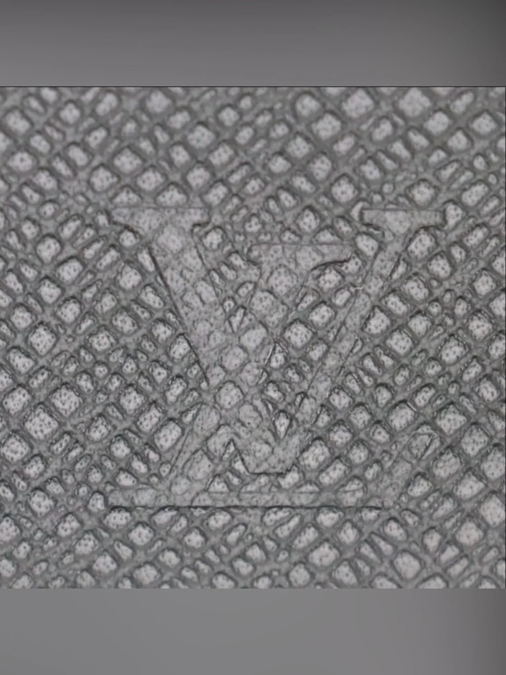 Louis Vuitton Porte-Documents Minuto Portfolio in Taïga Leather